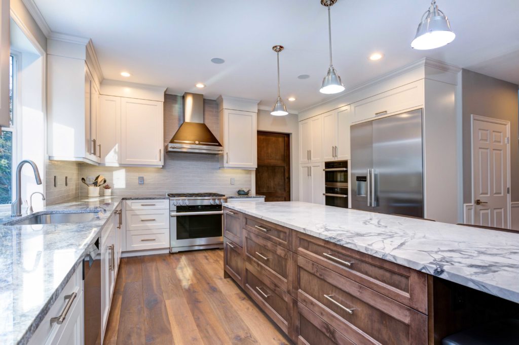 https://customcabinetssaltlakecity.com/wp-content/uploads/2019/05/kitchen-cabinets-salt-lake-city-1024x682.jpg